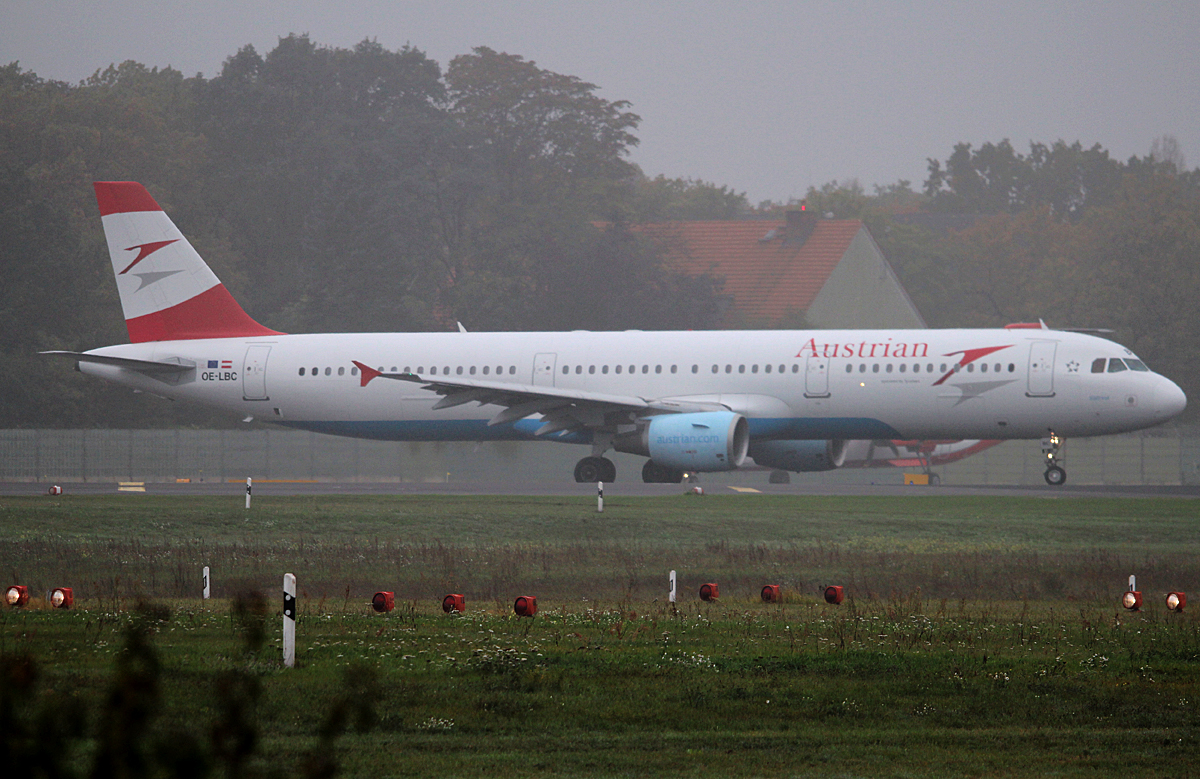 Austrian Airlines A 321-211 OE-LBC kurz vor dem Start in Berlin-Tegel an einem sehr nebligen 18.10.2014