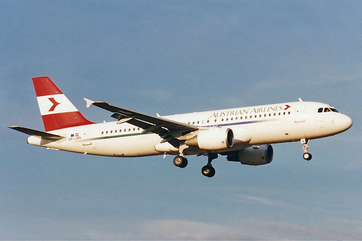 Austrian Airlines, OE-LBN, Airbus A320-214, msn: 768,  Osttirol , Februar 1998, ZRH Zürich, Switzerland.