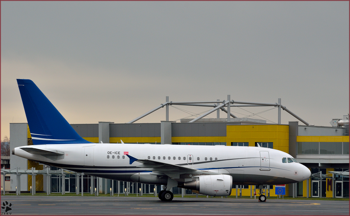 Avcon Jet OE-ICE, Airbus A318-112 auf Maribor Flughafen MBX. /19.2.2014