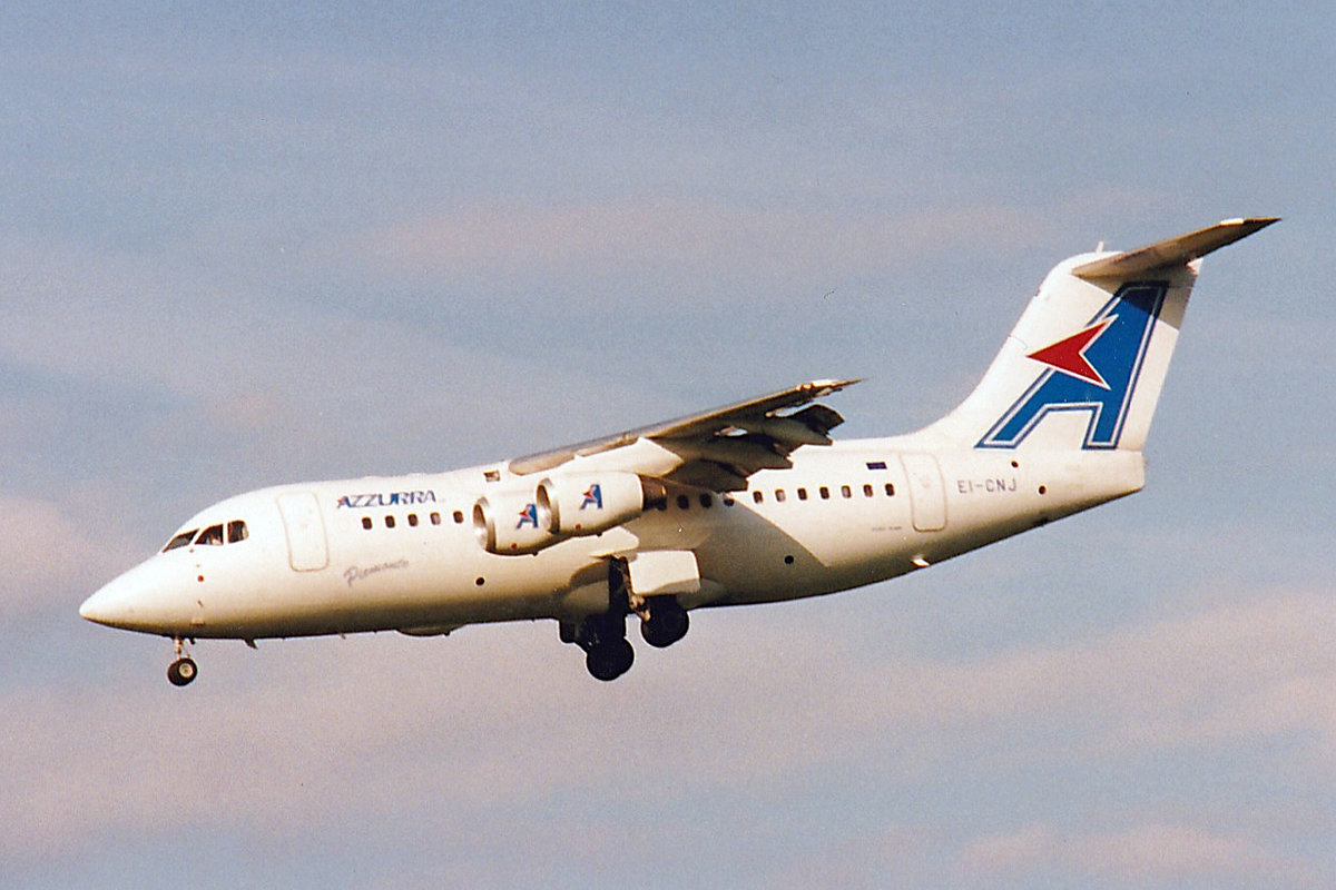 Azzurra Air, EI-CNJ, BAe Avro RJ85, msn: E2300, Mai 1997, ZRH Zürich, Switzerland. Scan aus der Mottenkiste.