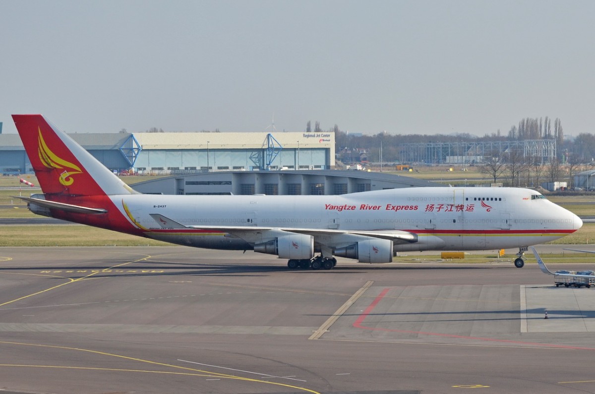 B-2437 Yangtze River Express Boeing 747-481(BDSF)  in Amsterdam zum Start am 13.03.2015