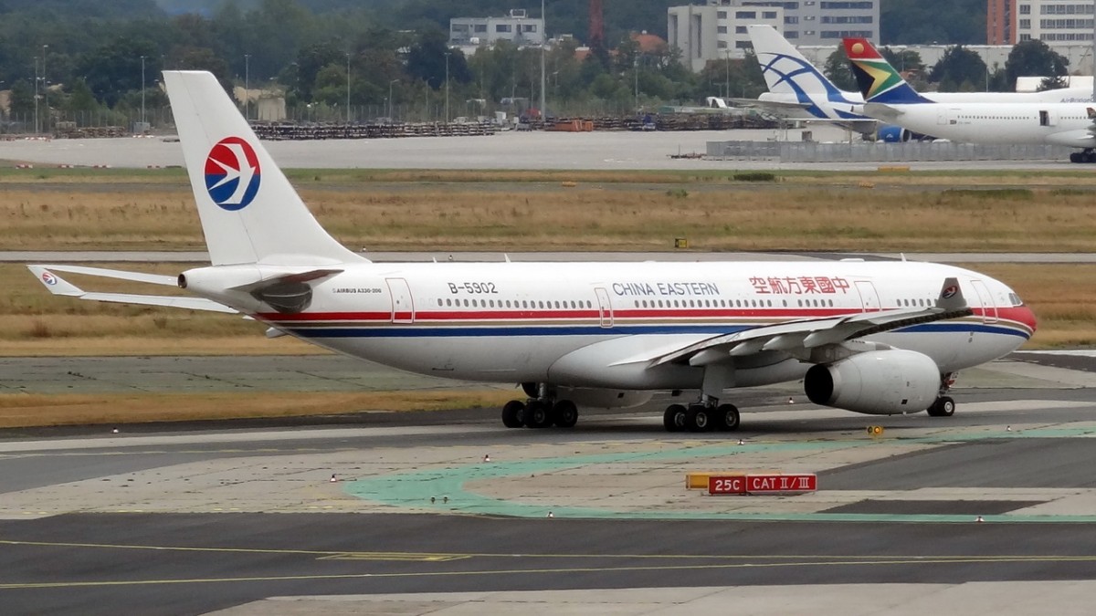 B-5902 China Eastern Airlines Airbus A330-243   08.08.2013

Flughafen Frankfurt