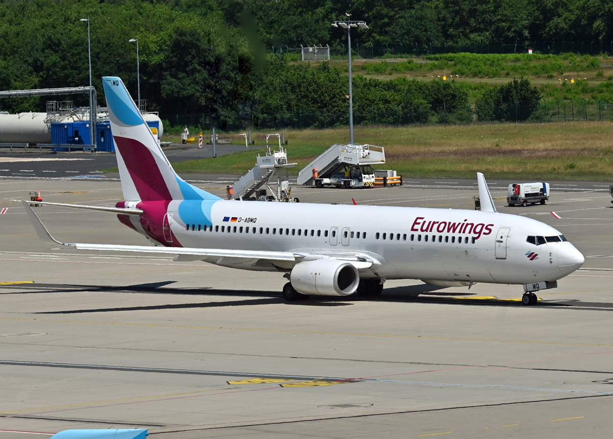 B 737-800 Germanwings, D-ABMQ, rollt zum Start in CGN - 04.07.2022