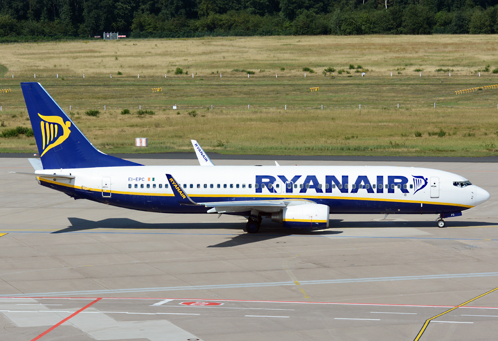 B 737-8AS Ryanair, EI-EPC, taxy at CGN - 02.08.2015