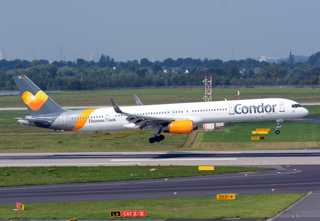 B 757-300 Condor, D-ABOF kurz vor dem Aufsetzen in Düsseldorf - 04.09.2014