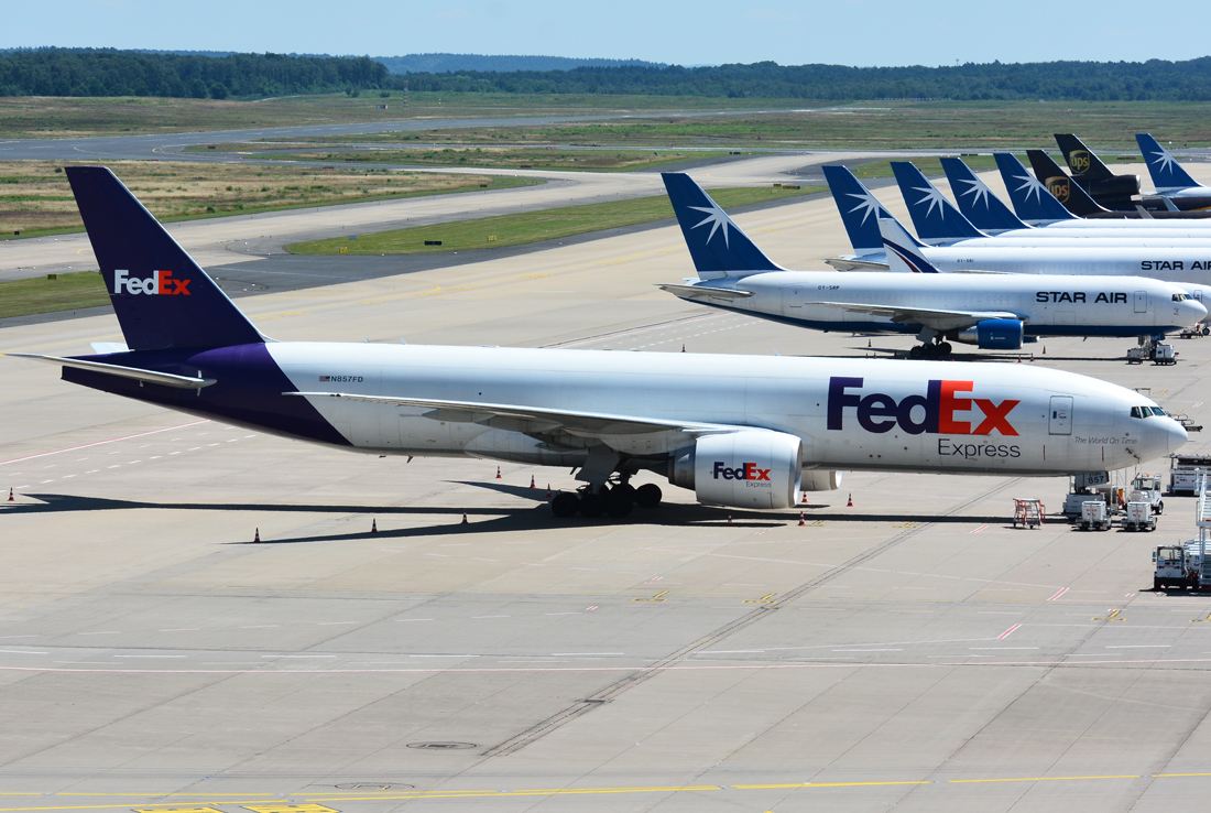 B 777-200 FedEx, N857FD, in CGN 10.07.2016
