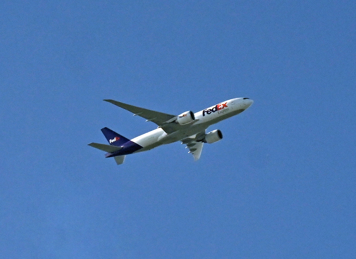 B 777-F der FedEx, N879FD von Indianapolis nach CGN, im Anflug auf Köln über Euskirchen - 16.06.2022