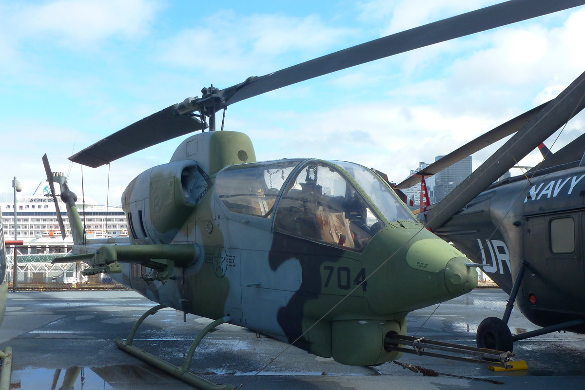 Bell AH-1J Sea Cobra, Seriennummer 159218. Kampfhubschrauber des US Marine Corps. Intrepid Sea, Air & Space Museum, New York-Manhattan. Aufnahmedatum: 26.09.2018. 