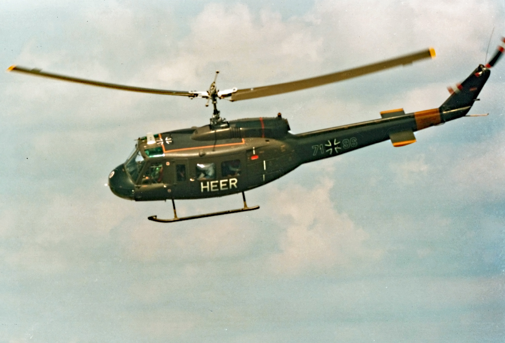 Bell UH I-D der Heeresflieger, 71+96, air to air, irgendwo in Süddeutschland 1984.