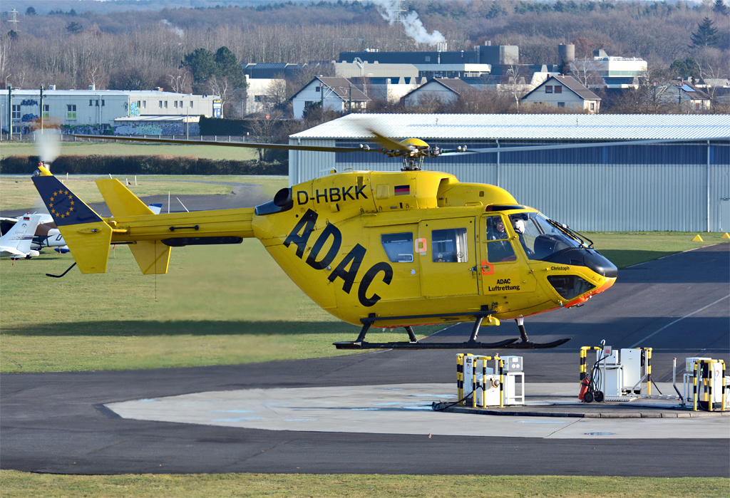 BK 117B-2 ADAC D-HBKK, Schwebeflug vor der ADAC-Halle in EDKB - 18.01.2016
