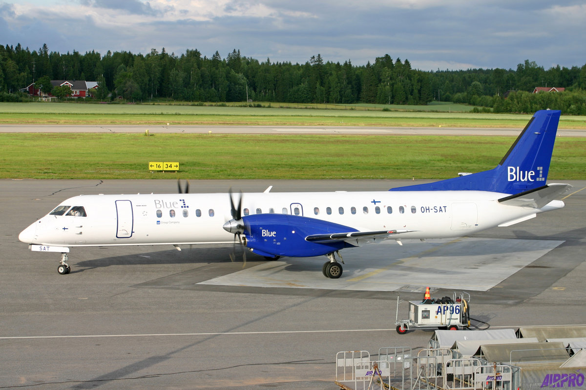 Blue 1, OH-SAT, Saab 2000, msn: 42, 25.Juli 2005, VAA Vaasa, Finnland.