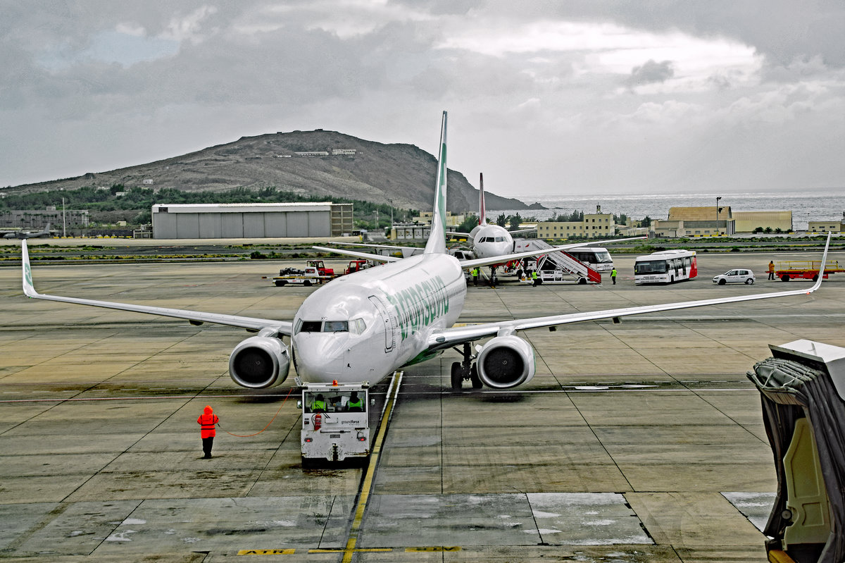 Boeing 737 8K2 der Transavia, Kennung PH HXC, am 12.02.2017 am Flughafen Las Palmas / Gran Canaria