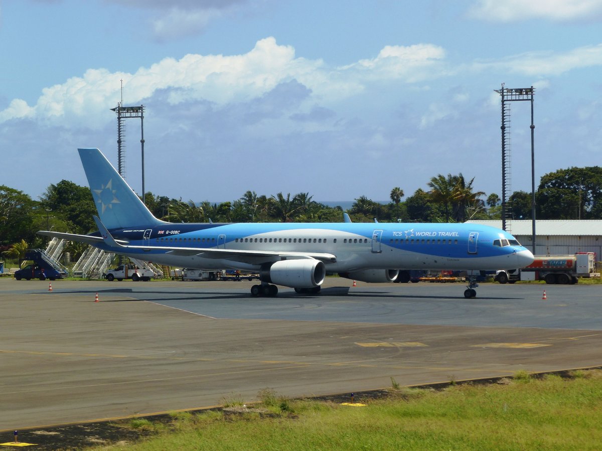 Boeing 757-28A, G-OOBC, Thomson Airways, Aeropuerto Isla de Pascua (IPC) - Rapa Nui, 1.1.2017