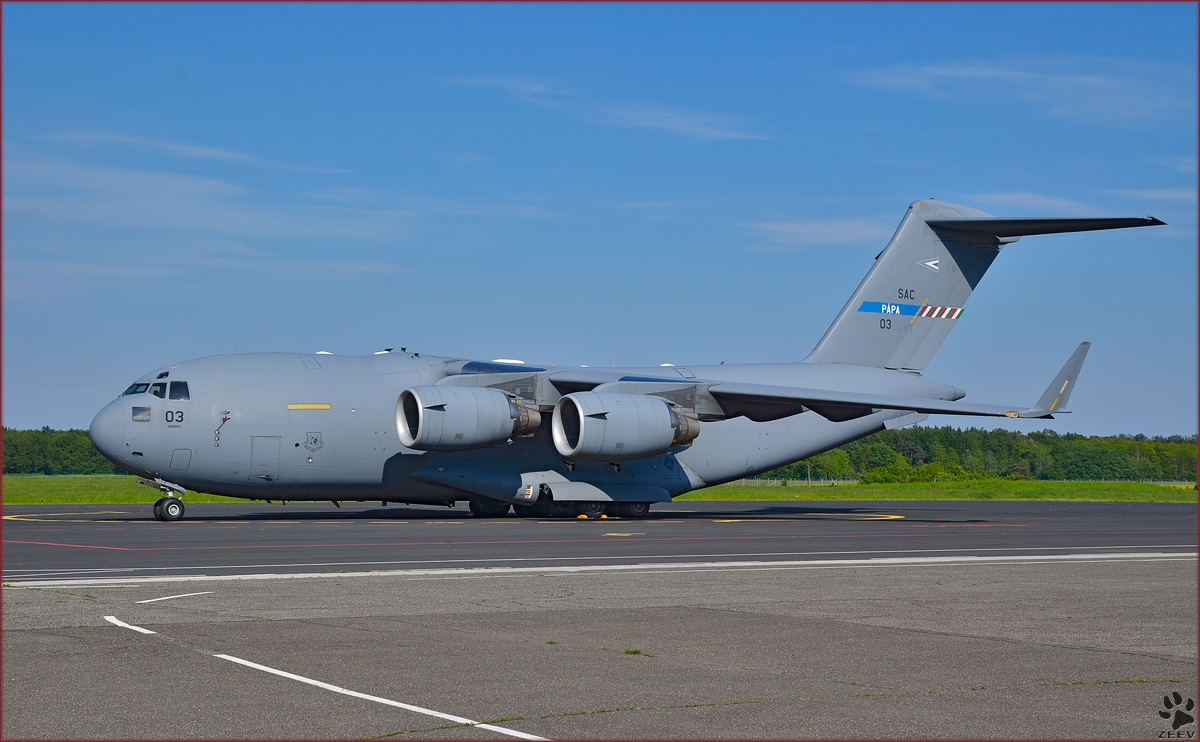 Boeing C17, SAC PAPA 02, NATO HAW auf Maribor Flughafen MBX. /1.7.2014