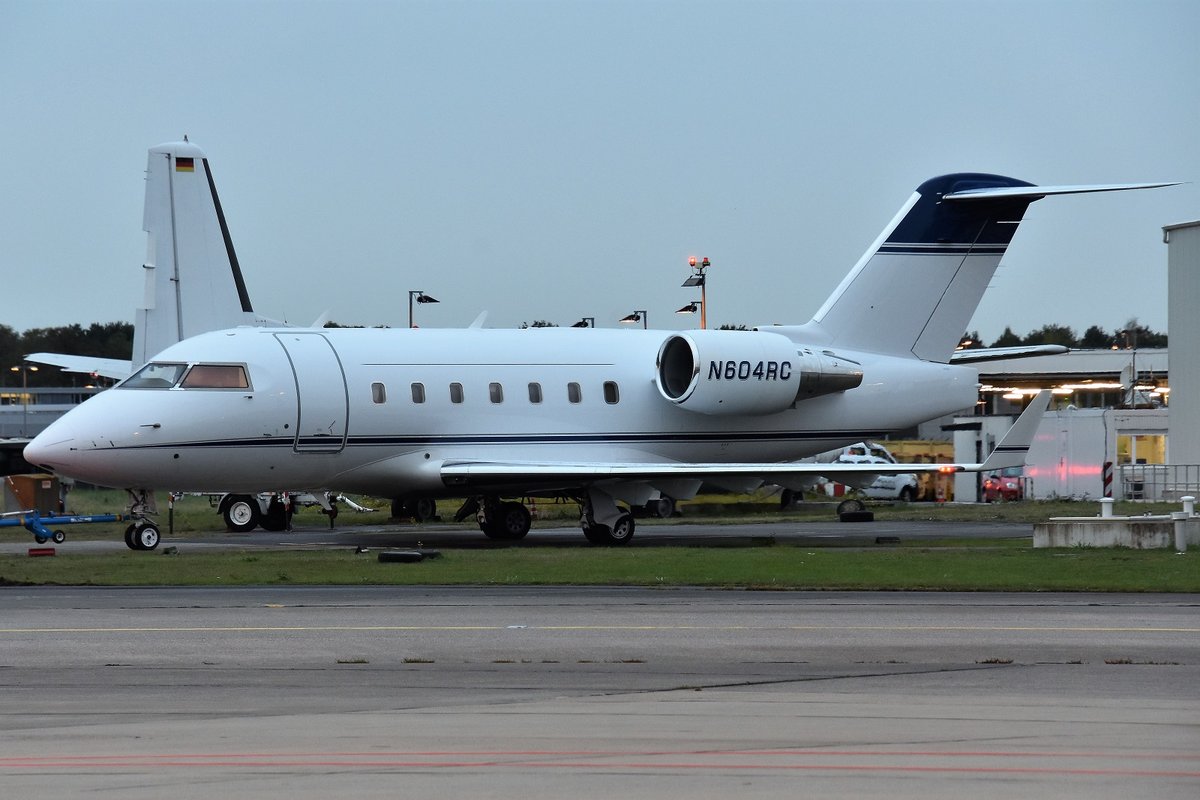Bombardier CL-600-2B16 Challenger 604 - Rockwell Collins - 5662 - N604RC - 17.10.2019 - CGN