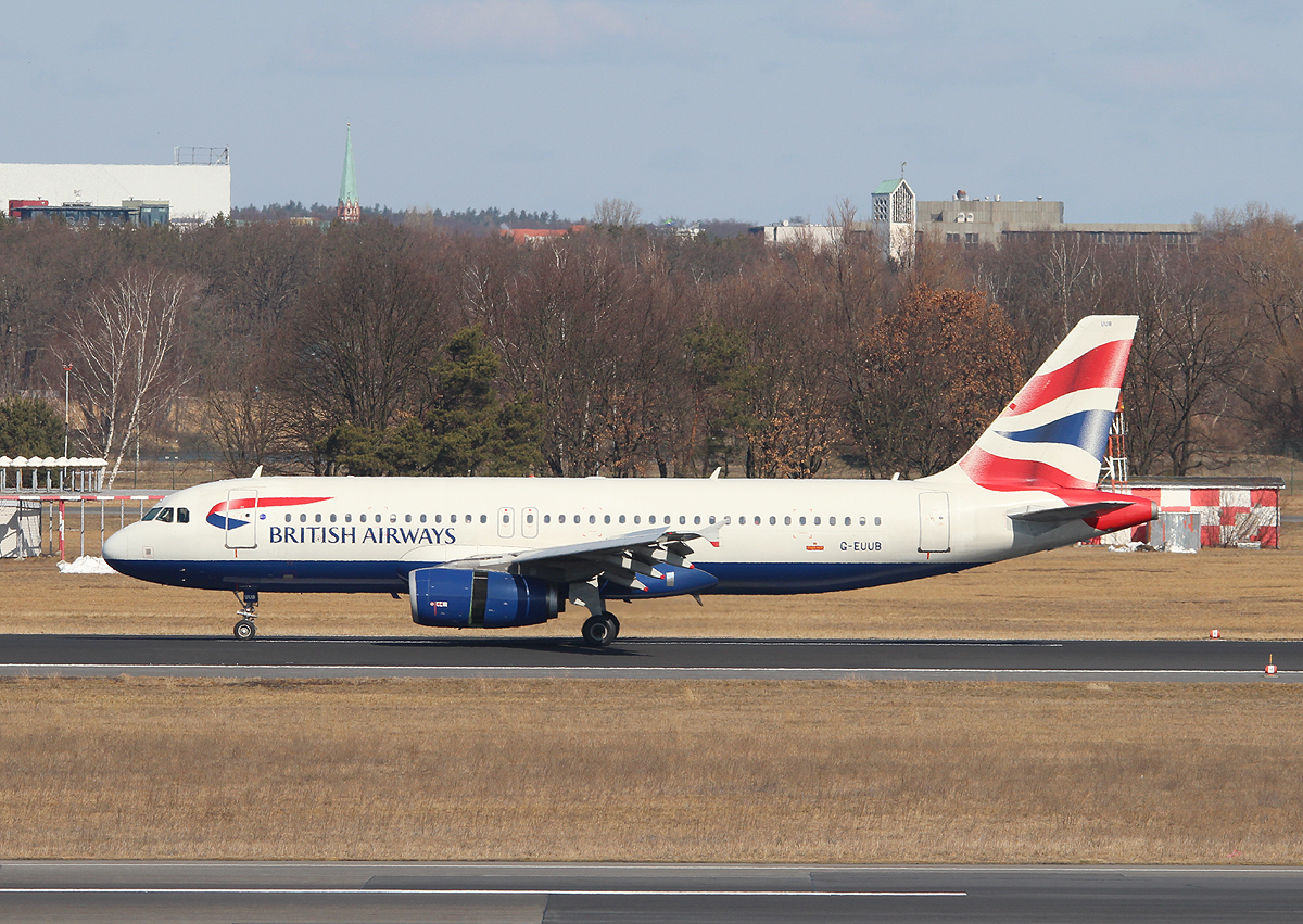 British Airways A 320-232 G-EUUB nach der Landung in Berlin-Tegel am 07.04.2013
