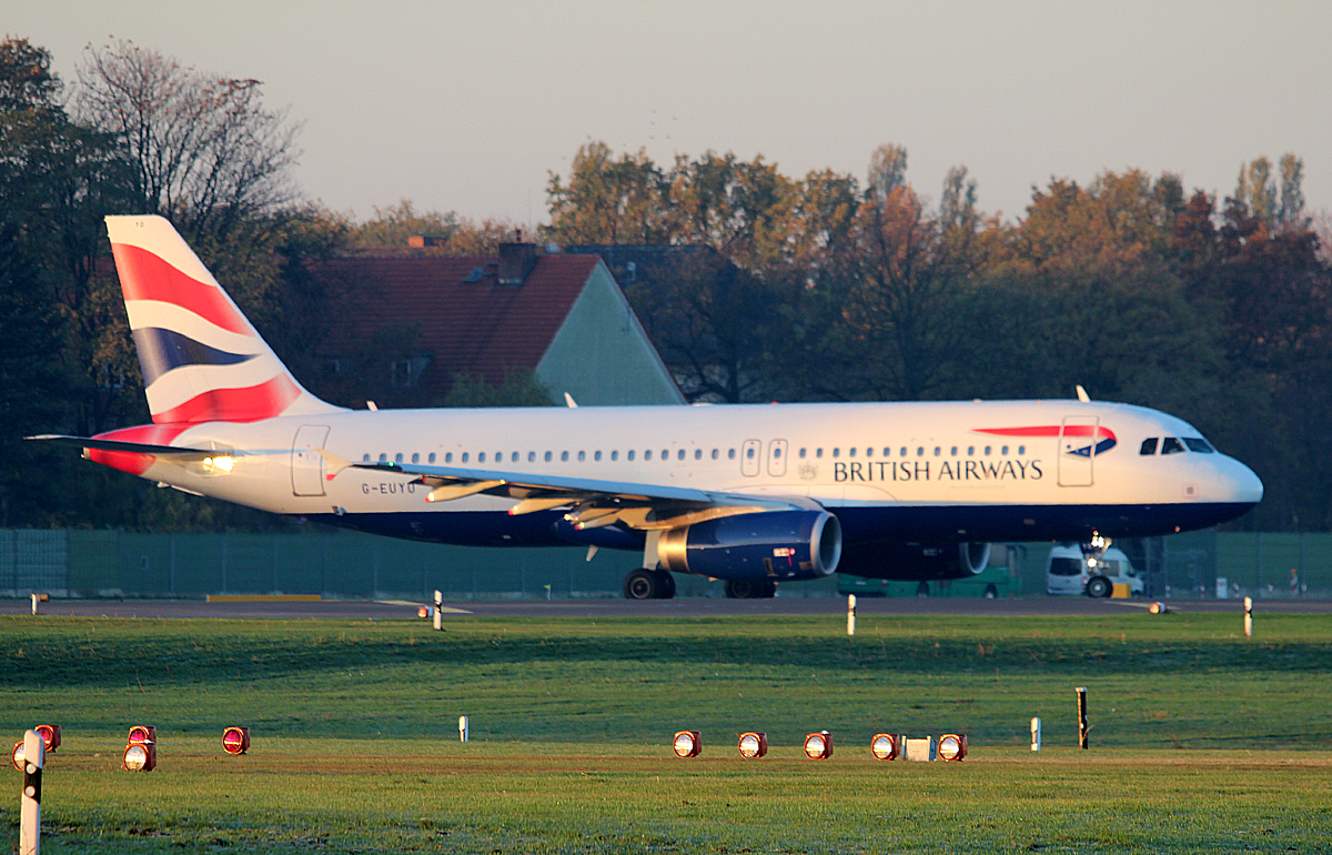 British Airways A 320-232 G-EUYO kurz vor dem Start in Berlin-Tegel am 31.10.2013