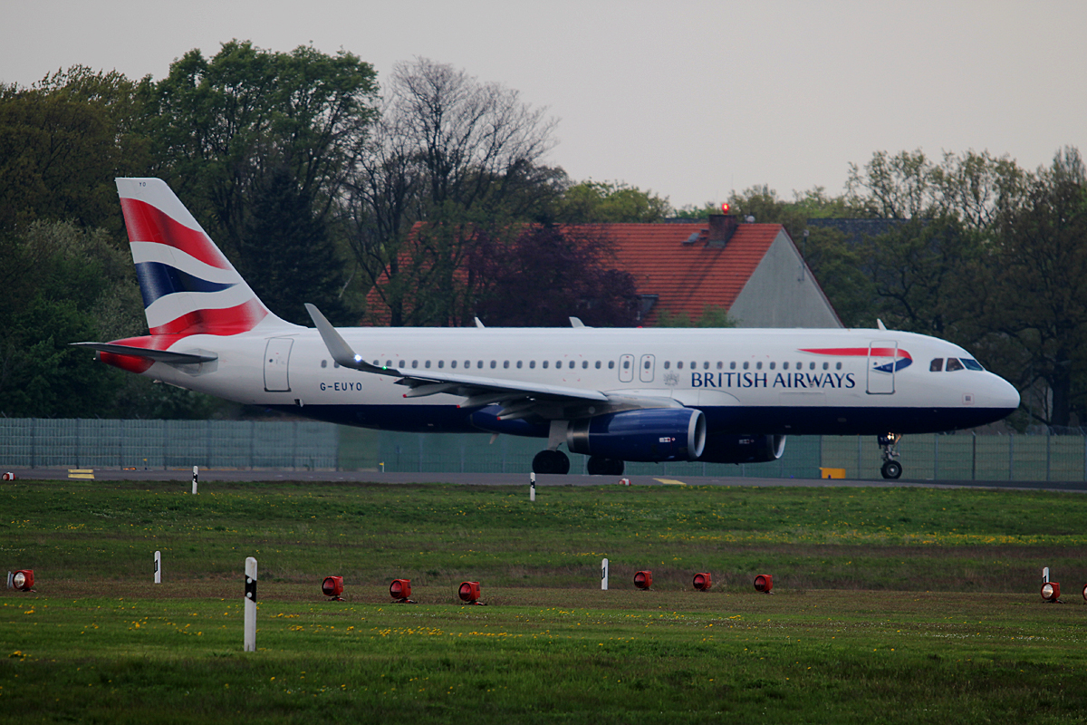British Airways A 320-232 G-EUYO  kurz vor dem Start in Berlin-Tegel am 01.05.2015