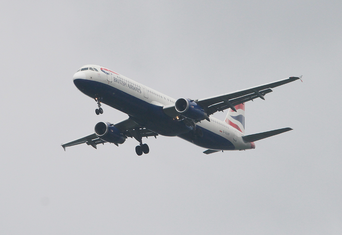British Airways A 321-231 G-EUXF bei der Landung in Frankfurt am 09.06.2013