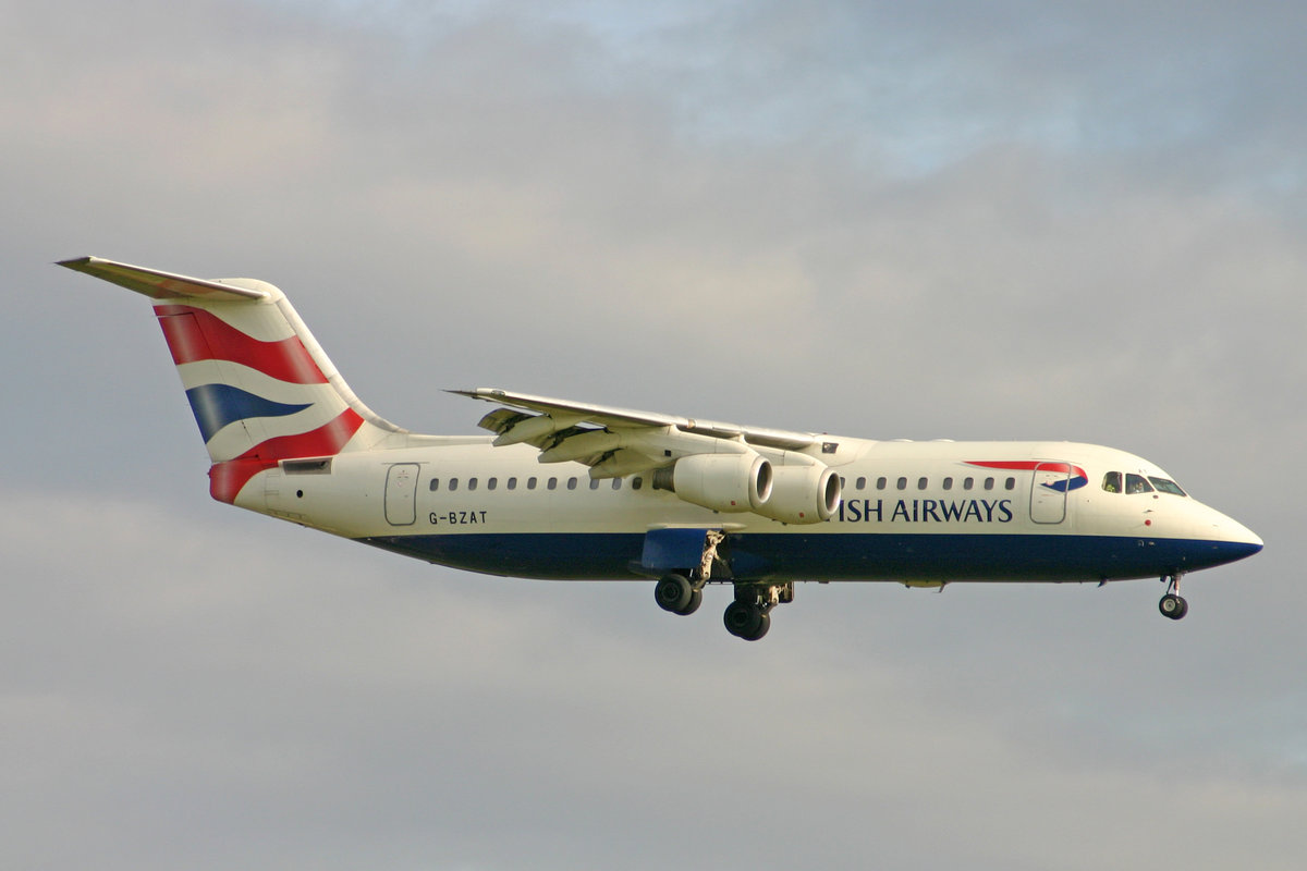 British Airways (Operated by BA CityFlyer), G-BZAT, BAe Avro RJ100, msn: E3320, 10.November 2008, ZRH Zürich, Switzerland.
