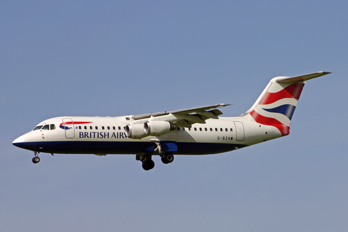 British Airways (Operated by BA CityFlyer), G-BZAW, BAe Avro RJ100, msn: 3354, 26.Mai 2007, ZRH Zürich, Switzerland.