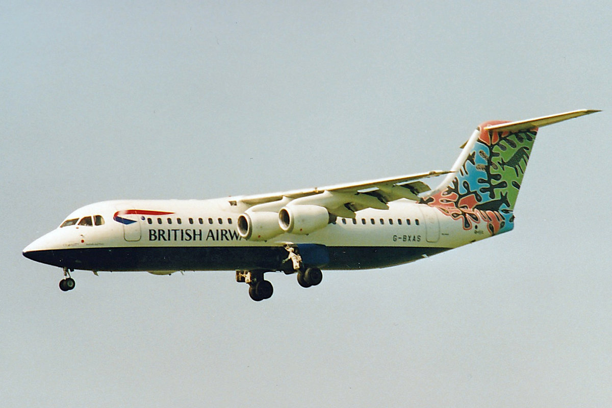 British Airways (Oprated by CityFlyer Express), G-BXAS, BAe Avro RJ100, msn: E3301, September 1999, ZRH Zürich, Switzerland. Scan aus der Mottenkiste.