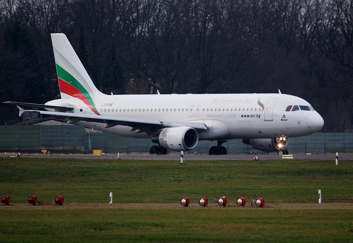 Bulgaria Air A 320-214 LZ-FBE kurz vor dem Start in Berlin-Tegel am 19.12.2015