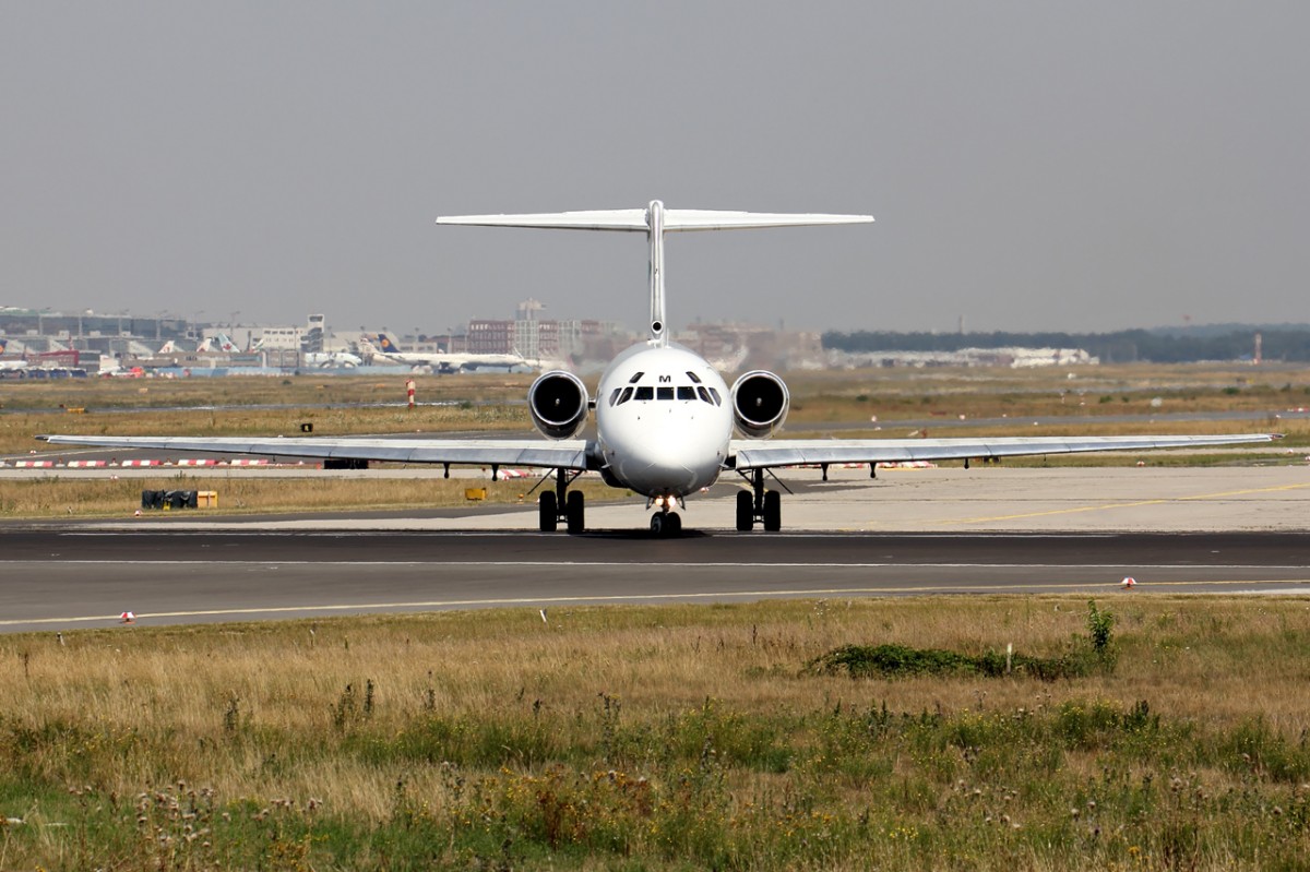 Bulgaria Air Charter LZ-LDM beim Line up auf RWY 18 in Frankfurt 19.7.2014