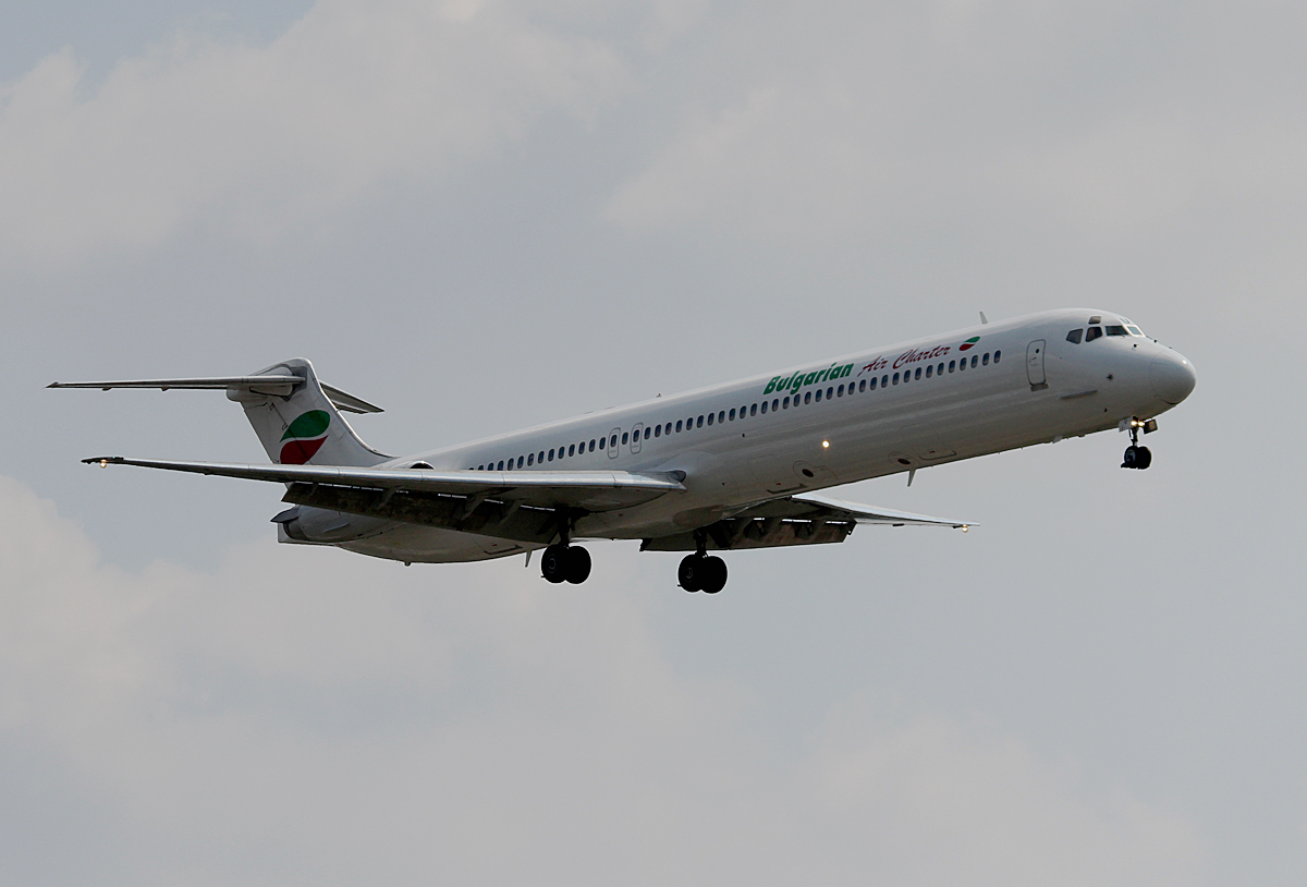 Bulgarian Air Charter MD-82 LZ-LDU bei der Landung in Berlin-Tegel am 08.08.2014