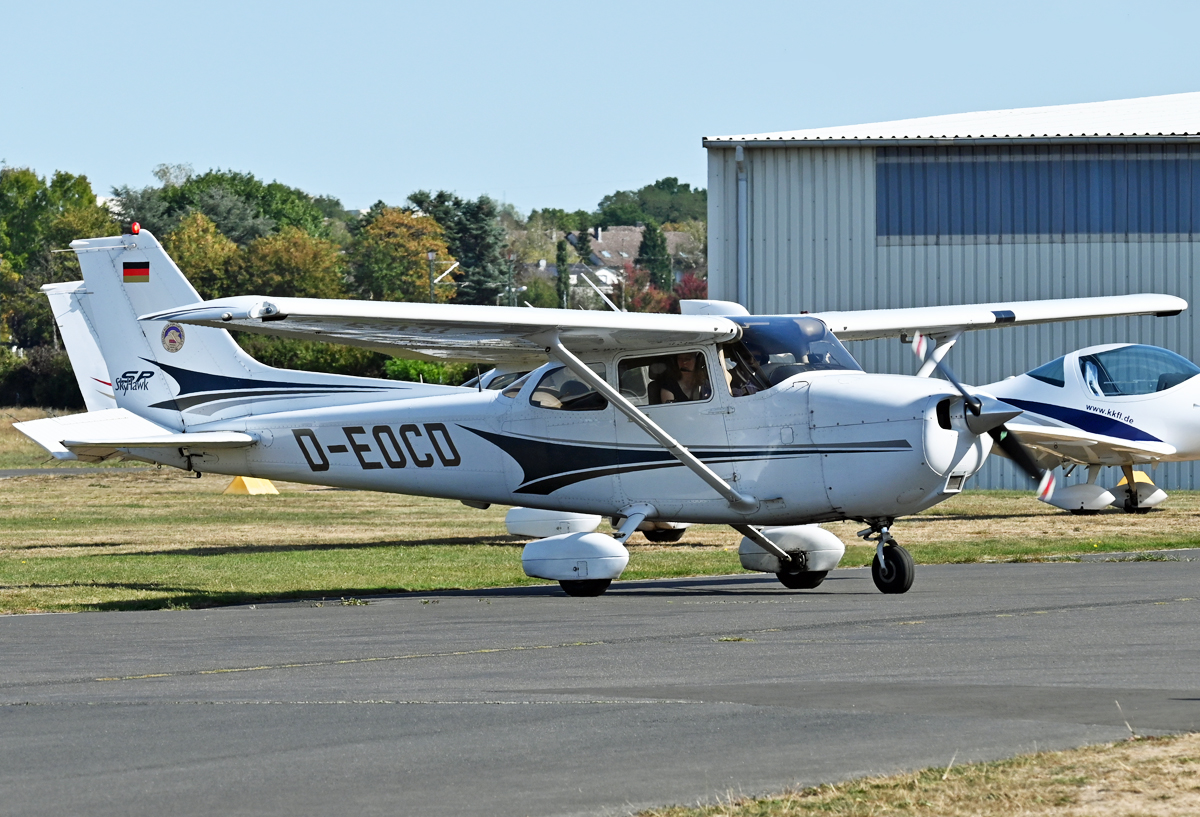 C 172 S SkyHawk SP, D-EOCD, taxy in EDKB - 19.09.2020
