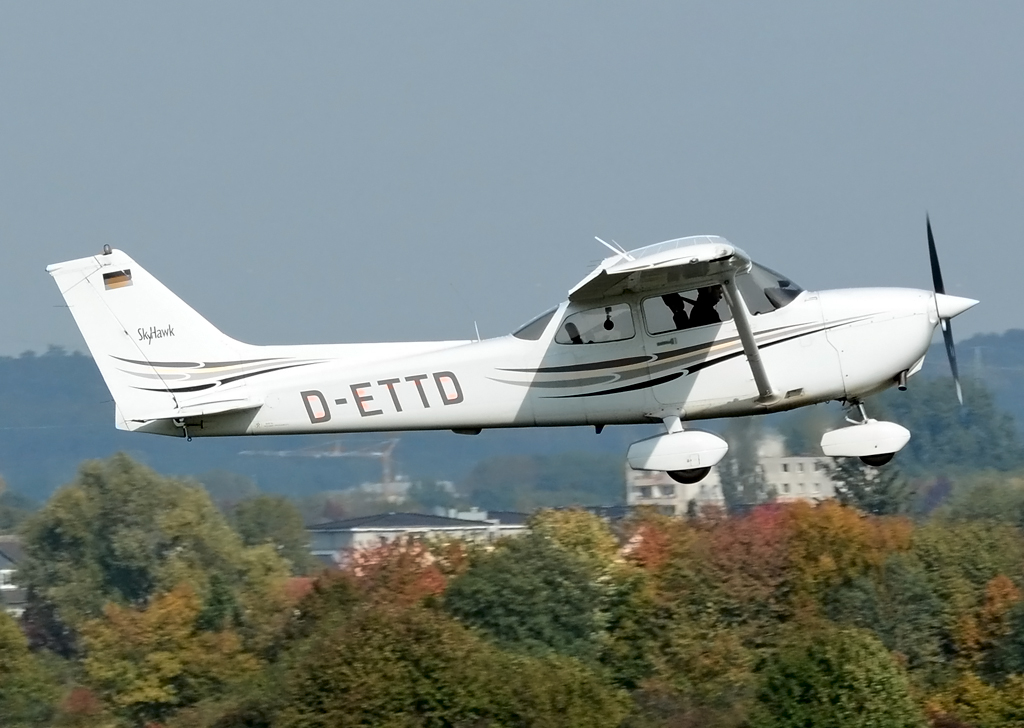 C 172 Skyhawk, D-ETTD, takeoff at EDKB - 12.10.2015
