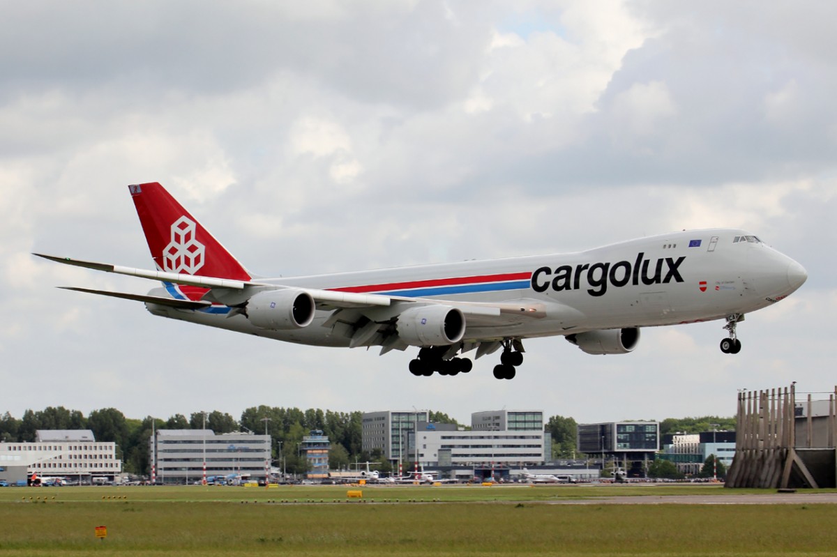 Cargolux LX-VCA bei der Landung in Amsterdam 20.5.2015