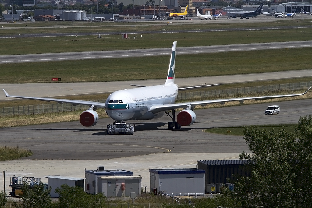 Cathay Pacific Airways, F-WWKZ > B-LBE, Airbus, A330-343X, 05.06.2014, TLS, Toulouse, France




