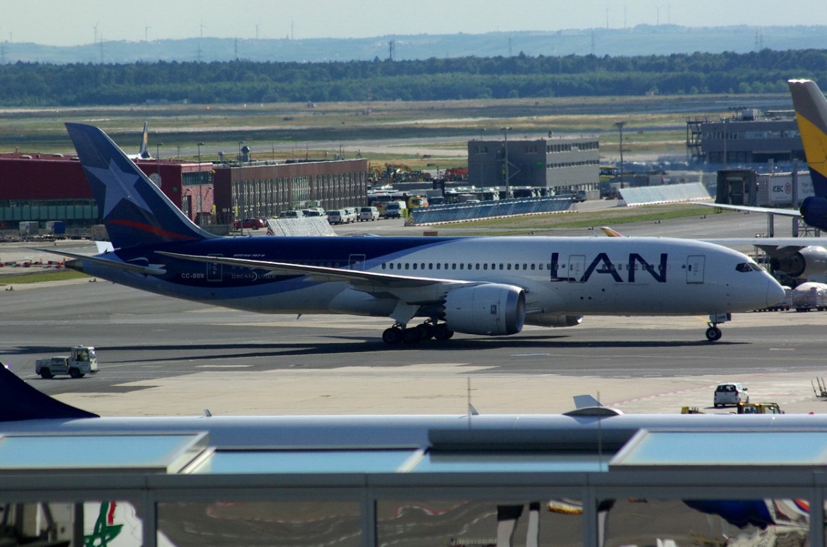 CC-BBB-LAN Airlines Boeing 787-8 Dreamliner   gelandet in Frankfurt  15.07.2014