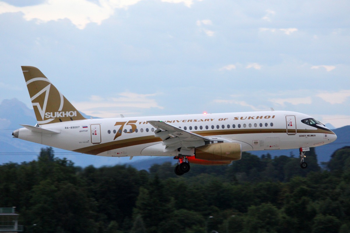 Center South, RA-89007, Sukhoi SSJ 100-95B, 9. August 2014, GVA  Genève, Switzerland.