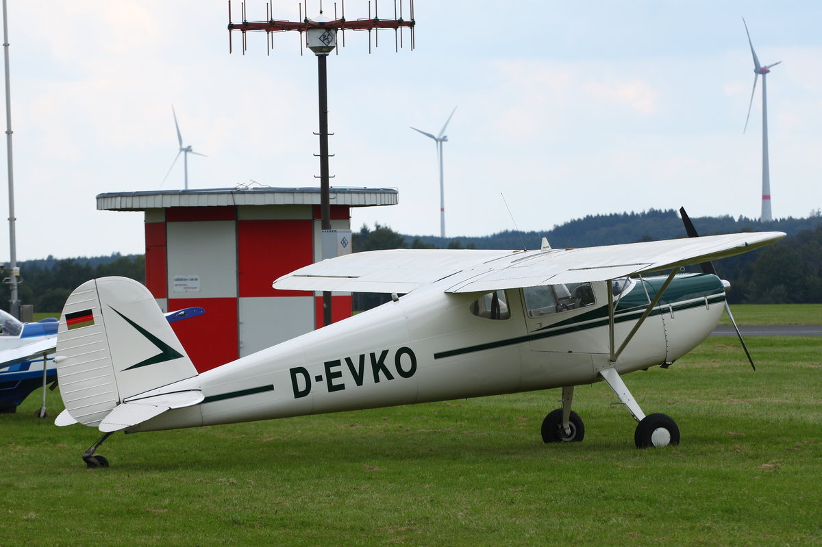 
Cessna 140, D-EVKO, Baujahr 1946, Heimatflugplatz ist Münster-Telgte/D. Dahlemer Binz (EDKV) am 03.09.2017.