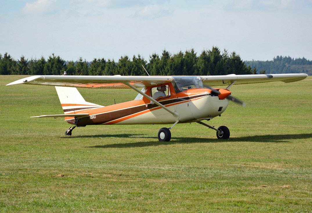Cessna 150 G, N3345J, Baujahr 1967, auf dem Rollweg in Wershofen 03.09.2016