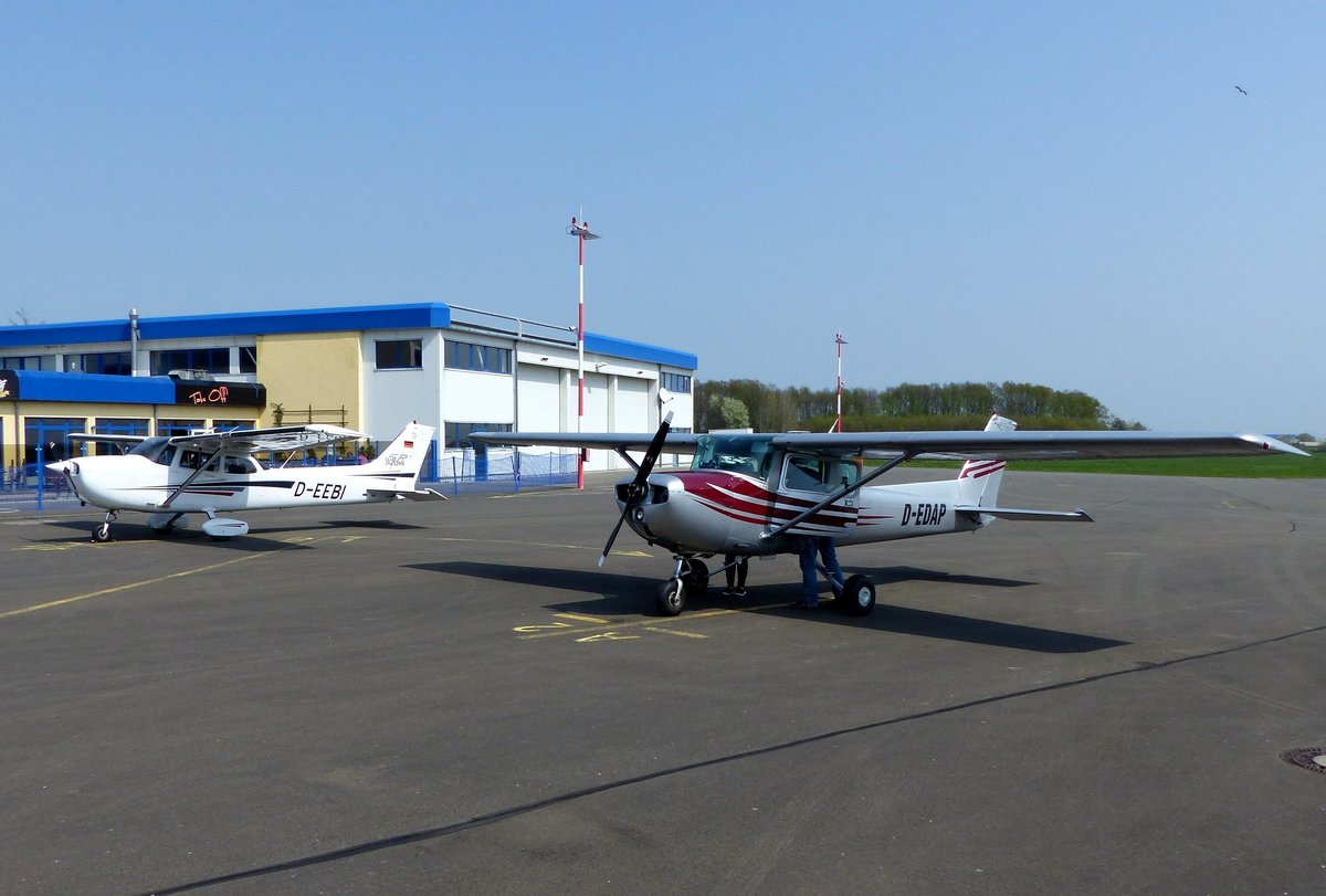 Cessna 150L, D-EDAP, und Cessna 172SP Skyhawk, D-EEBI auf dem Vorfeld in Gera (EDAJ) am 21.4.2018