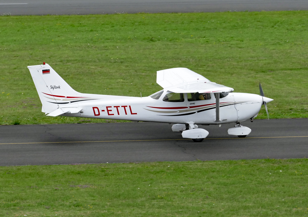 Cessna 172 R Sky Hawk, D-ETTL in EDKB - 26.07.2017