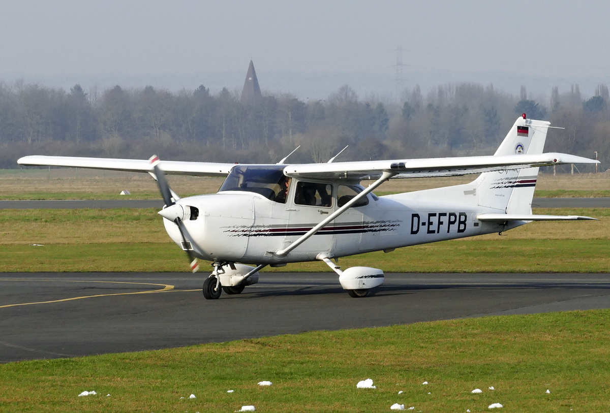 Cessna 172 R SkyHawk, D-EFPB taxy in EDKB - 08.02.2018