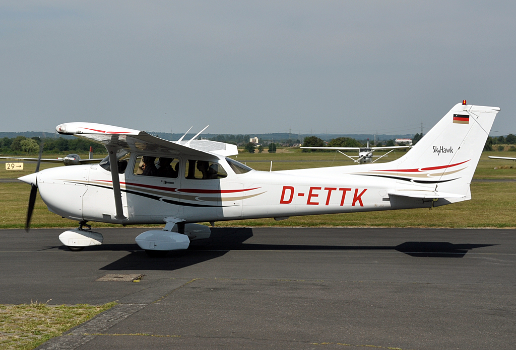 Cessna 172 R Skyhawk D-ETTK in Bn-Hangelar -  21.08.2013