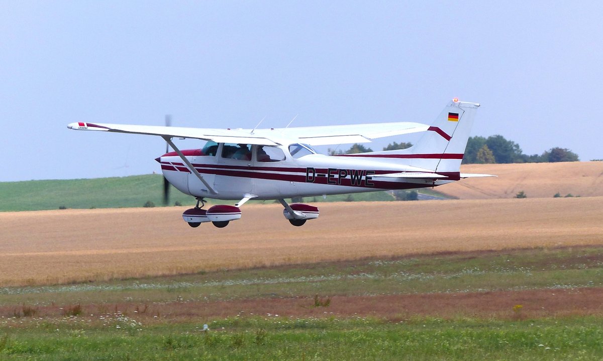 Cessna 172 Skyhawk, D-EPWE ist gestartet auf der Piste 06 in Gera (EDAJ) am 8.7.2018