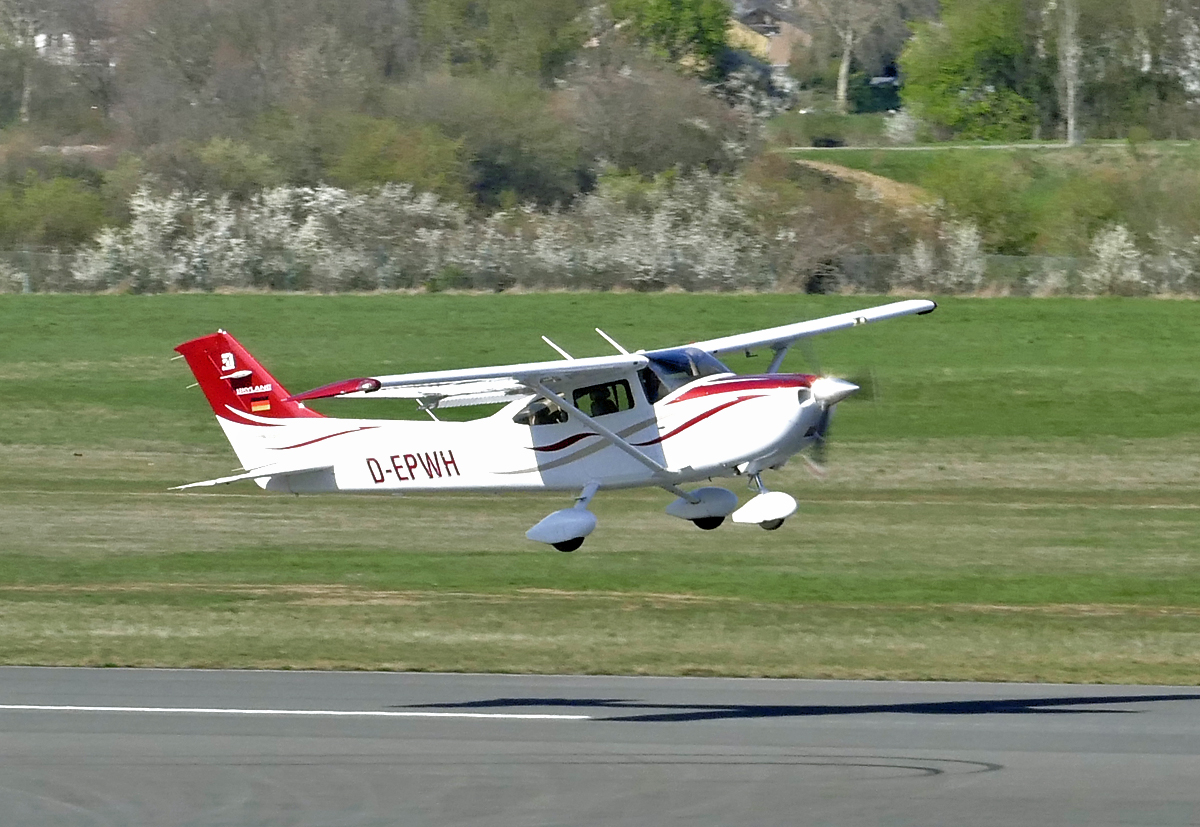 Cessna 182 T Skylane, D-EPWH beim Start von Bonn-Hangelar - 29.03.2019