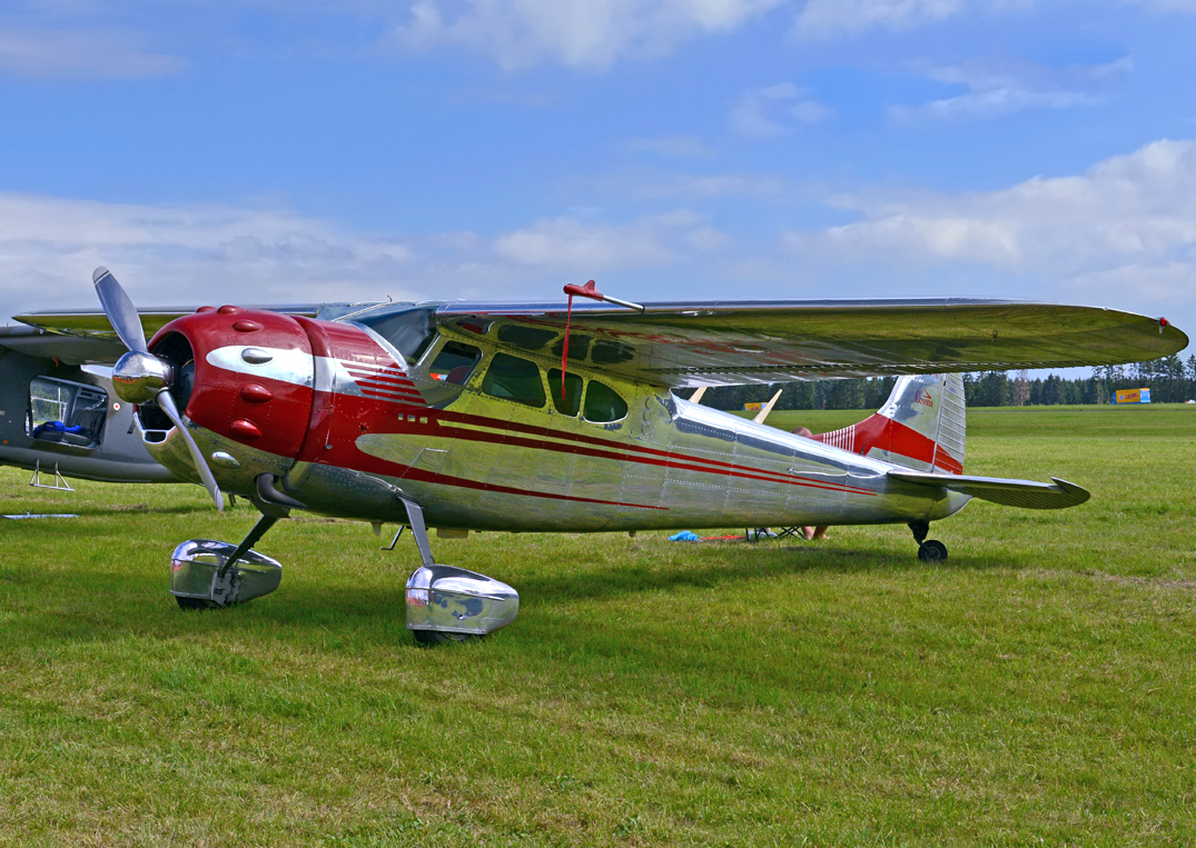 Cessna 195 N, N3037B in Breitscheid - 29.08.2015