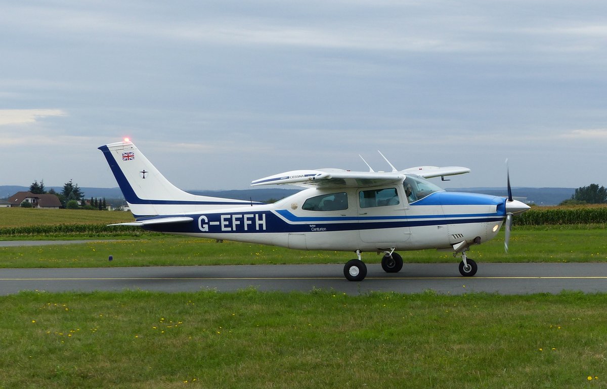 Cessna T 210 L Turbo Centurion, G-EFFH auf dem Taxiway zur Parkposition in Gera (EDAJ) am 17.8.2019
