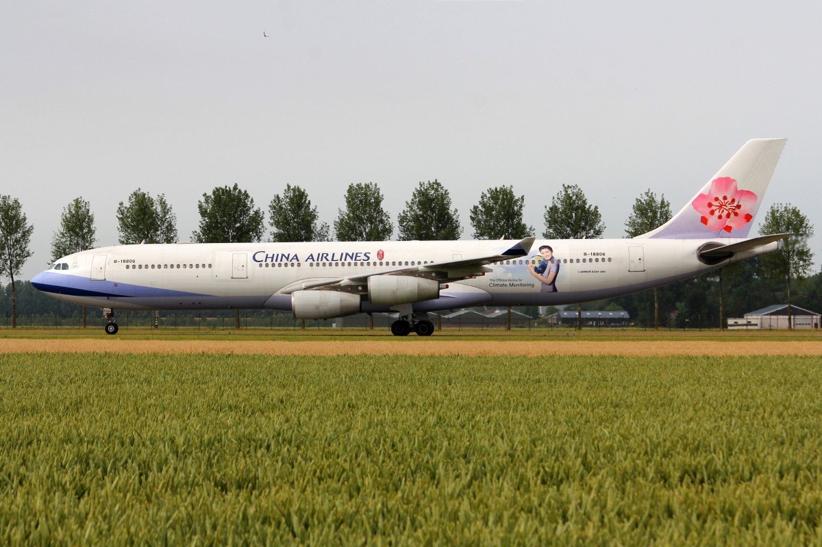 China Airlines, B-18806, Airbus A340-313, 5.Juli 2015, AMS  Amsterdam, Netherlands. Mit Sticker  Official Airline for Climate Monitoring .