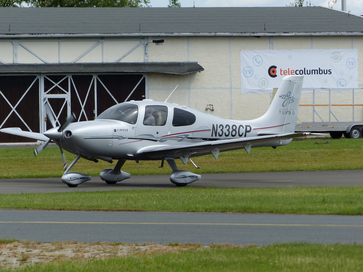 Cirrus SR22, N338CP, Flugplatz Gera (EDAJ), 16.6.2016