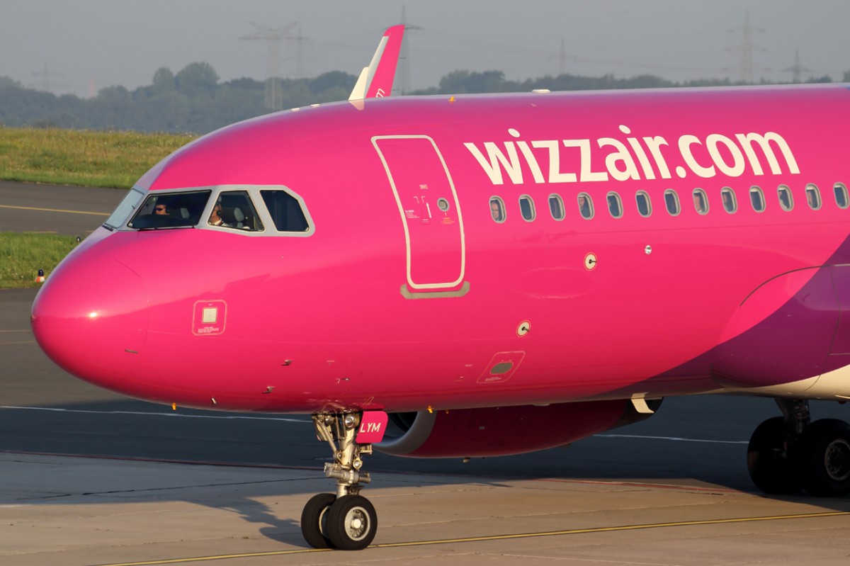 Close up Wizz Air HA-LYM in Dortmund 30.8.2015