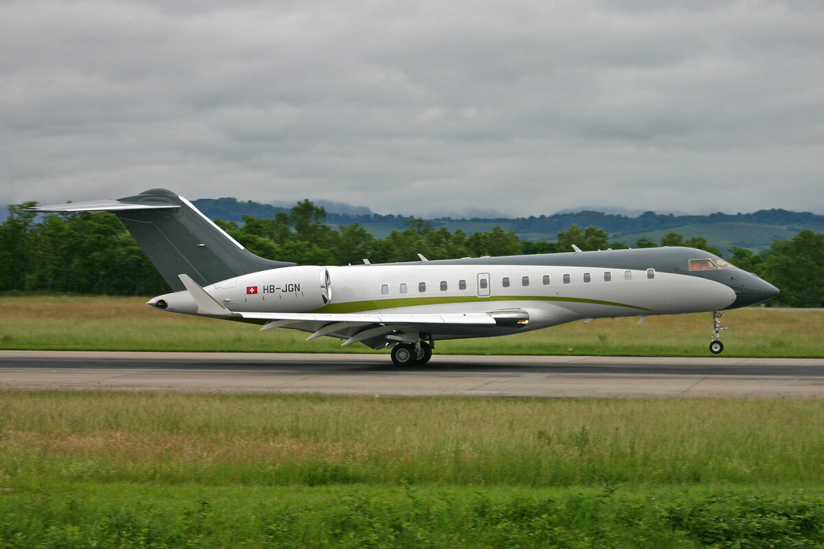 Comlux Aviation, HB-JGN, Bombardier Global 5000, msn: 9249, 07.Juni 2008, BSL Basel - Mühlhausen, Switzerland.
