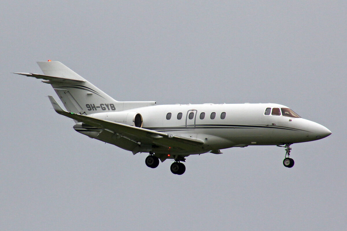 Comlux Aviation Malta, 9H-GYB, Hawker 900XP, msn: HA-161, 24.Mai 2021, ZRH Zürich, Switzerland.